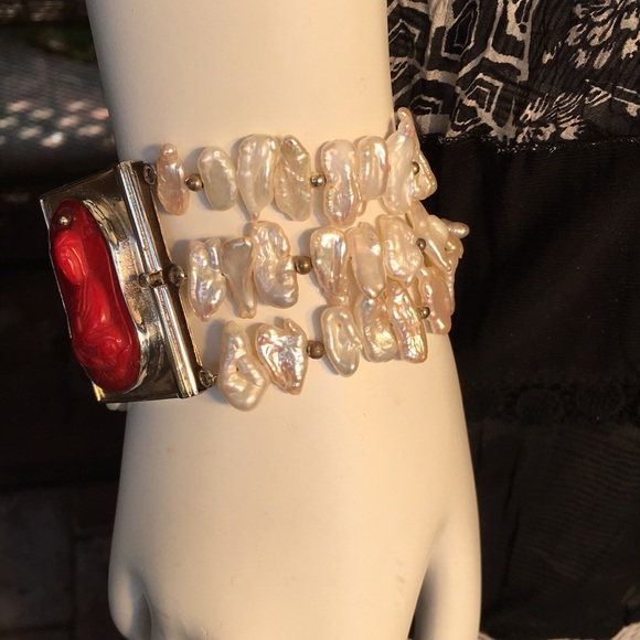 Pearl Bracelet of Guanyin (Kwan yin) in Coral - Picture 4 of 6